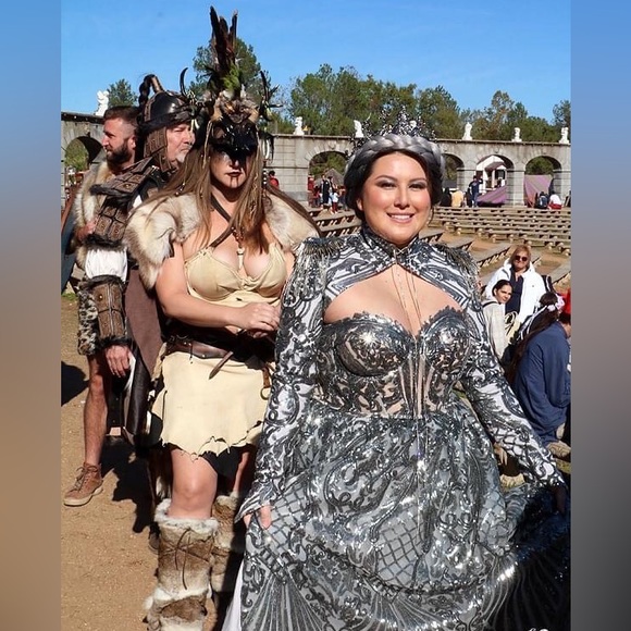 Meet your Posher, Tiffany - Picture 2 of 5